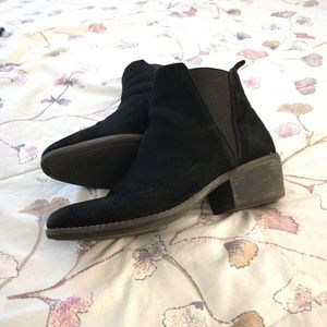 Suede chelsea boot